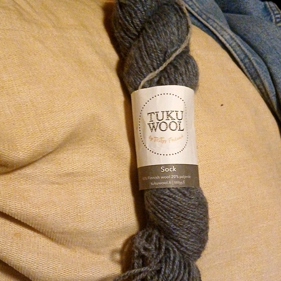 Tuku Wool Sock Yarn in Cool Gray-Blue NWT - Picture 2 of 5